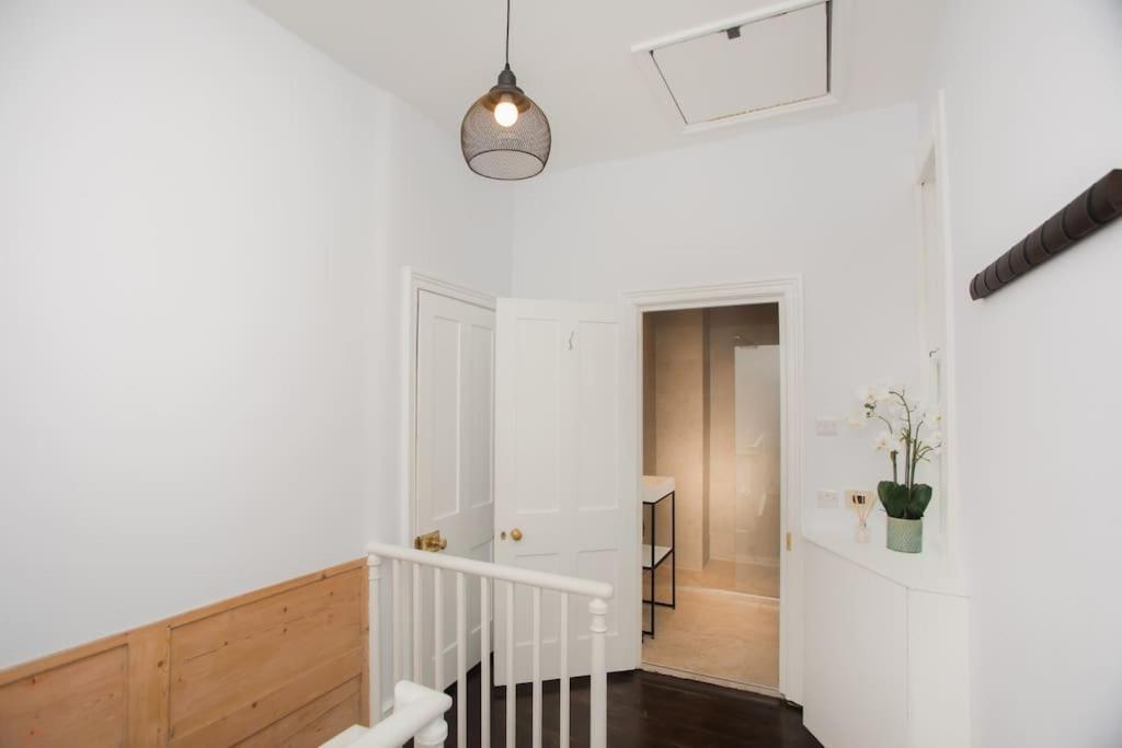 באת' River View House Cleveland Bridge מראה חיצוני תמונה