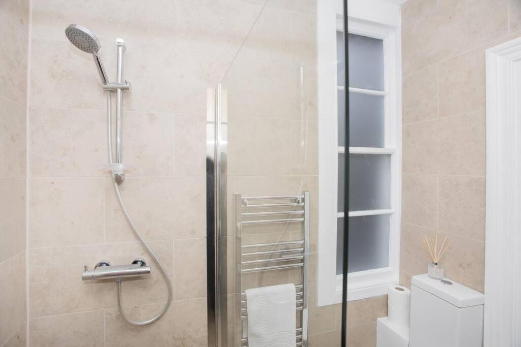 באת' River View House Cleveland Bridge מראה חיצוני תמונה