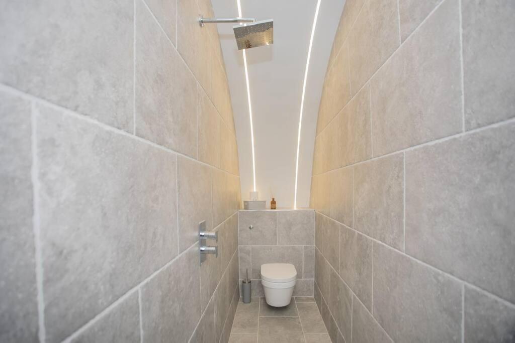 באת' River View House Cleveland Bridge מראה חיצוני תמונה