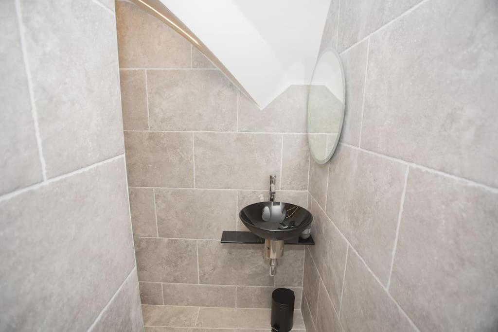 באת' River View House Cleveland Bridge מראה חיצוני תמונה